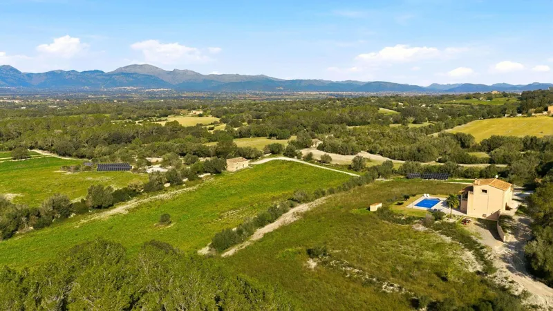 Exceptional Rustic Estate: Two Chalets and Four Dwellings - ETV - Llubí — photo 6
