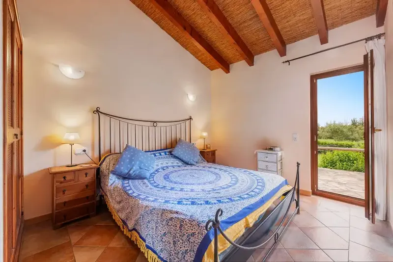 This attractive finca occupies a large plot of about 8,000m2 and is offered for sale in a quiet area of Moscari. It has a guest apartment — photo 12