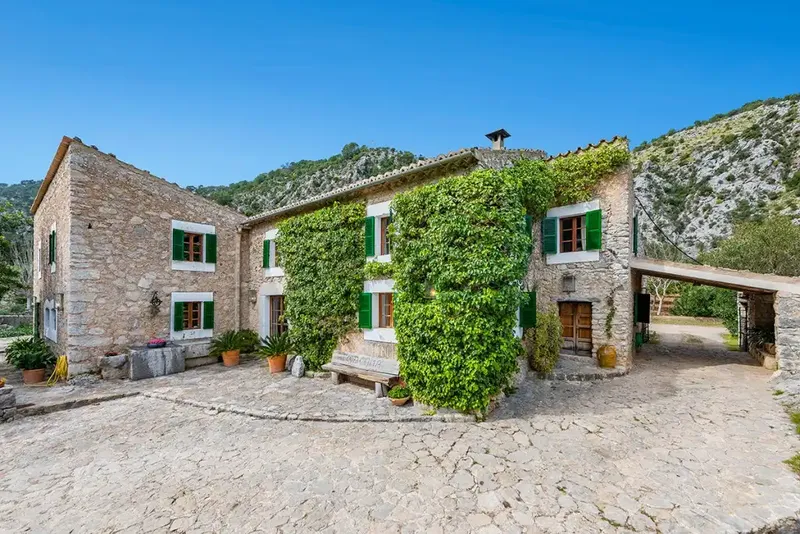 Spectacular mansion in the Tramuntana mountain range accessed via a private road — photo 1