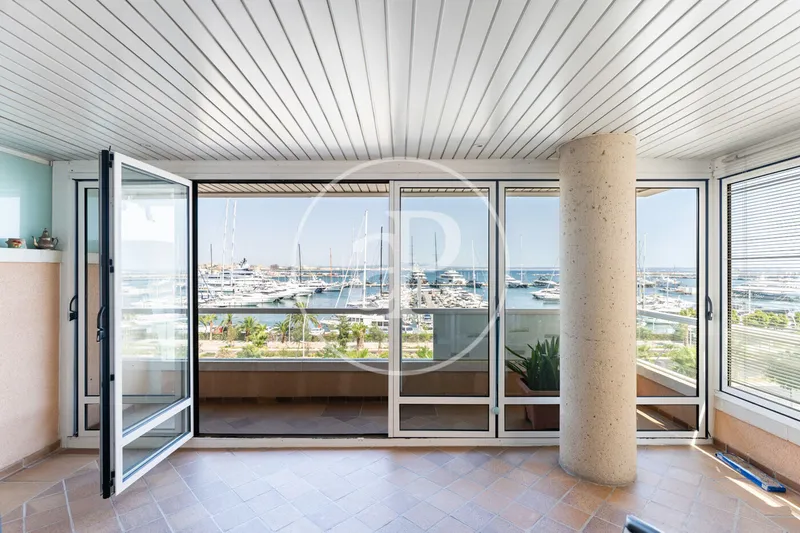 Apartment for sale with terrace and sea views on Paseo Marítimo — photo 2