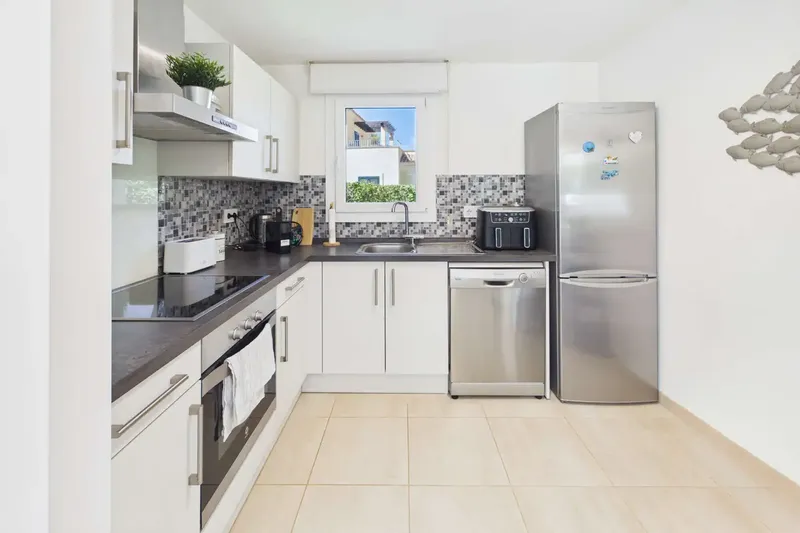 Welcome to your new home in Mallorca! This ground floor flat, in exceptional condition, is located in the popular — photo 11