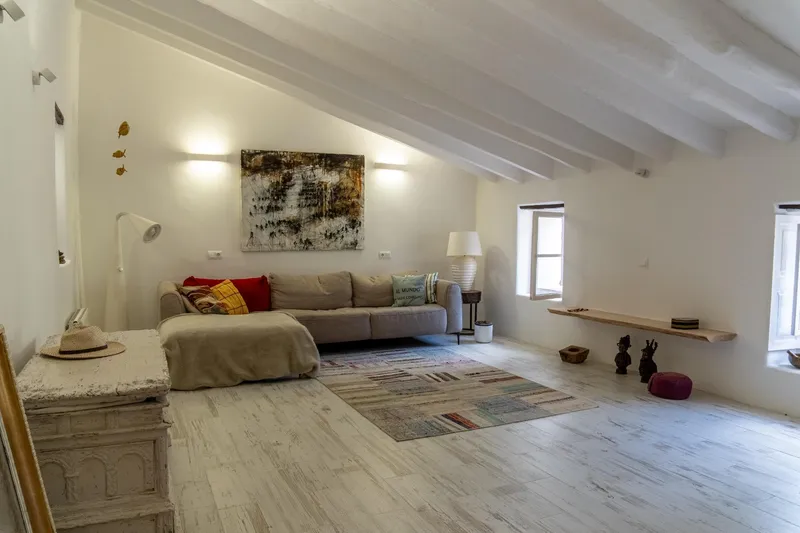 Traditional rustic style house — photo 10