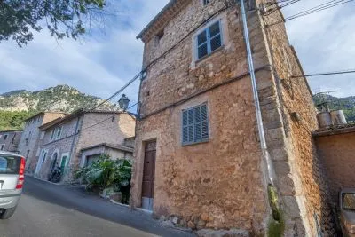 Authentic stone build house in the centre of Biniaraix — photo 2
