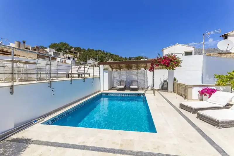 Unique, spacious family townhouse with the best rooftop in the city. With private pool and fantastic chill-out areas, as well as u — photo 2