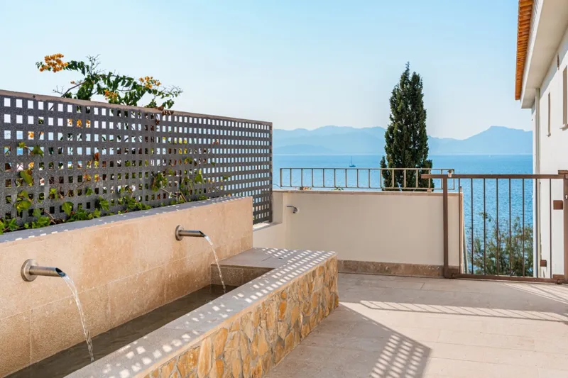 Mediterranean Waterfront Villa with Private Jetty, Pool & Holiday Rental Licence — photo 8