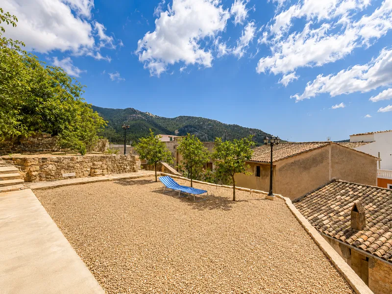Authentic townhouse in the heart of Andratx with terraces and mountain views — photo 7