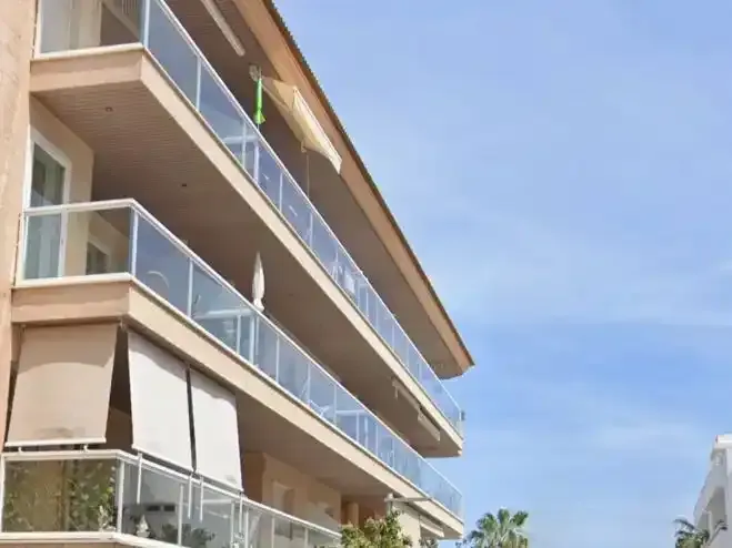 Edificio situado en primera línea con vistas laterales al mar | Recién renovado | Garaje | Fibra óptica | Cala Millor — photo 5