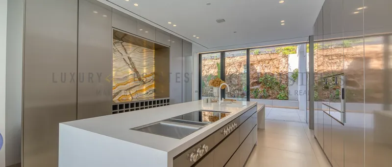 Modern newly built luxury villa in Son Vida with Balinese design — photo 7