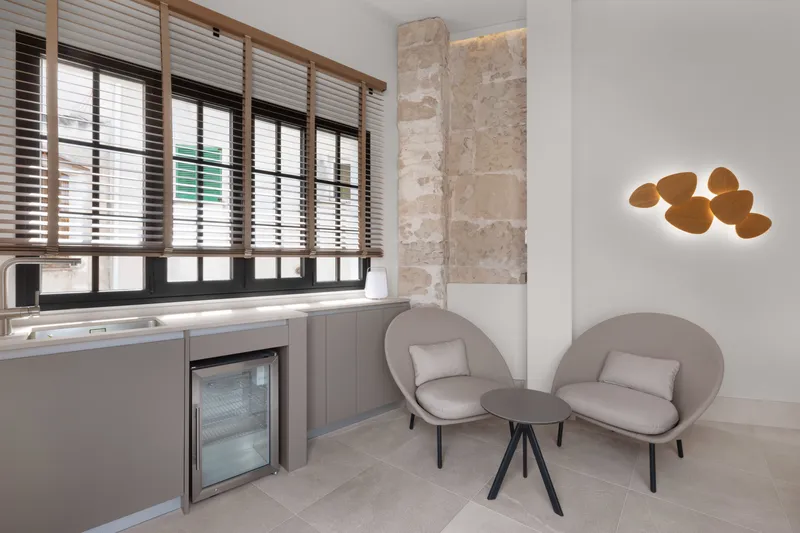 Stylish townhouse in Palma's Old Town with sun terrace & pool — photo 8