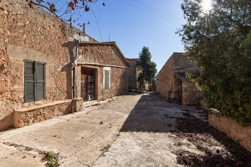 Historic Rural Estate with Agricultural and Development Potential — photo 1