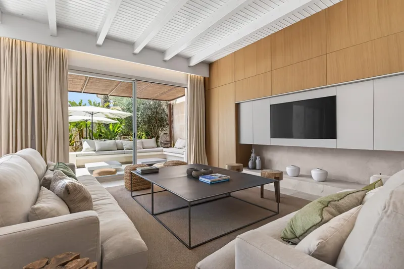 Elegant townhouse on a quiet corner plot with views in Ses Salines — photo 7
