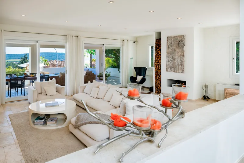 Exclusive villa in a prestigious residential area with spectacular sea views — photo 12