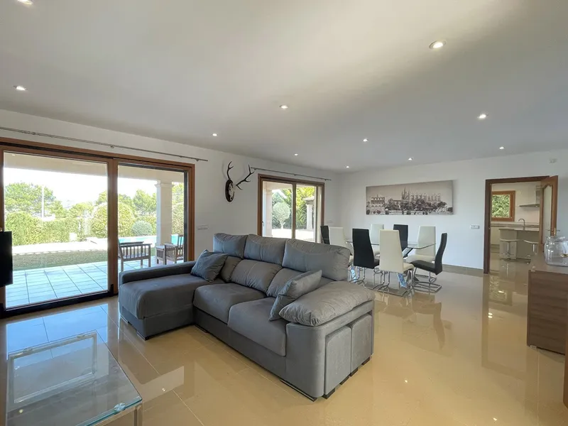 Splendid 4-bedroom villa with pool and sea views in the Santa Ponsa area — photo 3