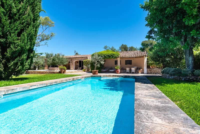 Authentic finca near Santanyí with guest house, winter garden and open views — photo 5