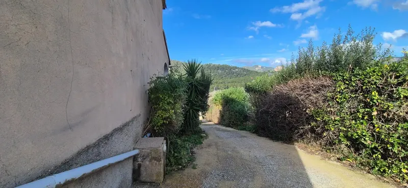 Located in an open and quiet environment, next to the renowned Oloron winery, this property sits on a generous plot of over — photo 8