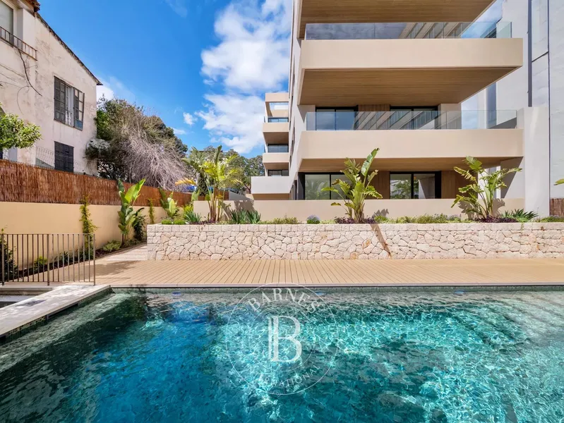 Stunning penthouse with private rooftop terrace and pool — photo 1