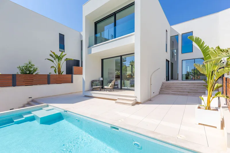Modern new-build villa with premium comfort near the sea — photo 4
