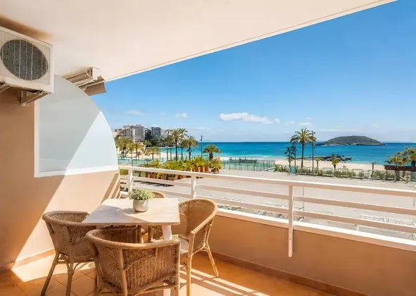 Flat / apartment in Avenida Magaluf, 18, Magaluf, Calvià — photo 1