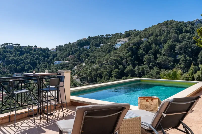 Every dawn in this villa is a private spectacle. The intense blue of the Mediterranean accompanies every moment, stretching from Canyamel — photo 4