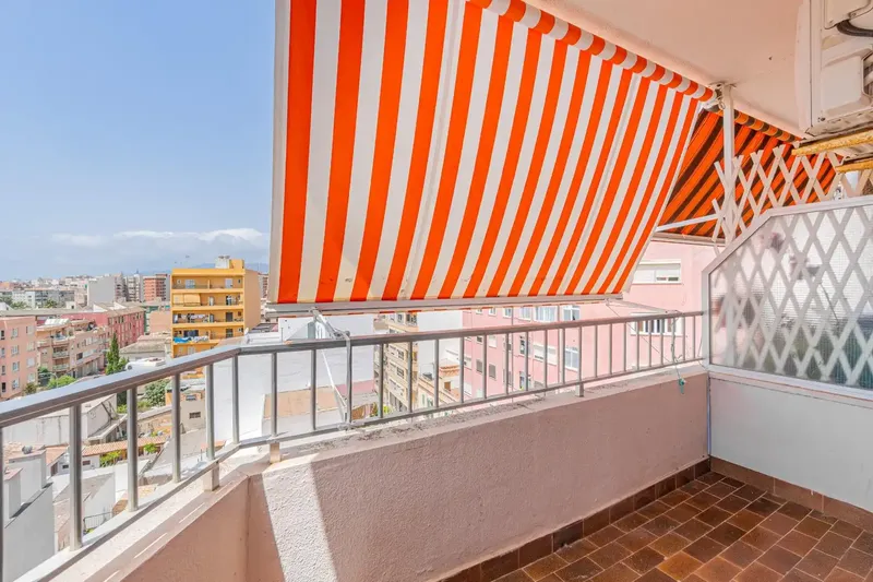 We present this fantastic apartment located in Nou Llevant, one of the most promising areas of Palma. It is a seventh floor with — photo 3