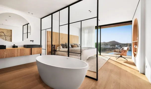 Modern design villa with incredible sea views in Santa Ponsa — photo 12