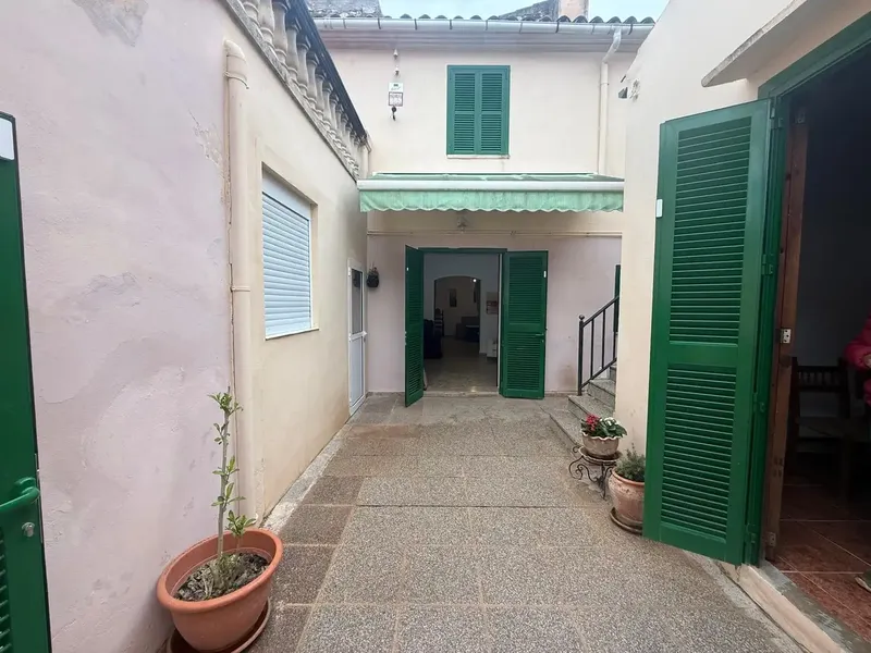 Spacious property located in the charming municipality of Petra, in the heart of Mallorca. With a built area of 301 m2, this pro — photo 2