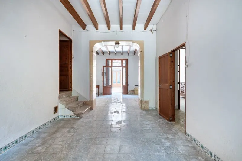 Village house with basic renovation project and pool in Campos — photo 1