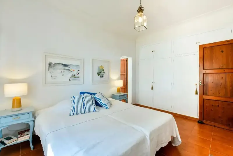 This impressive seafront villa now on offer is located in the coveted area of Alcanada, Alcudia. It offers a unique combination — photo 9