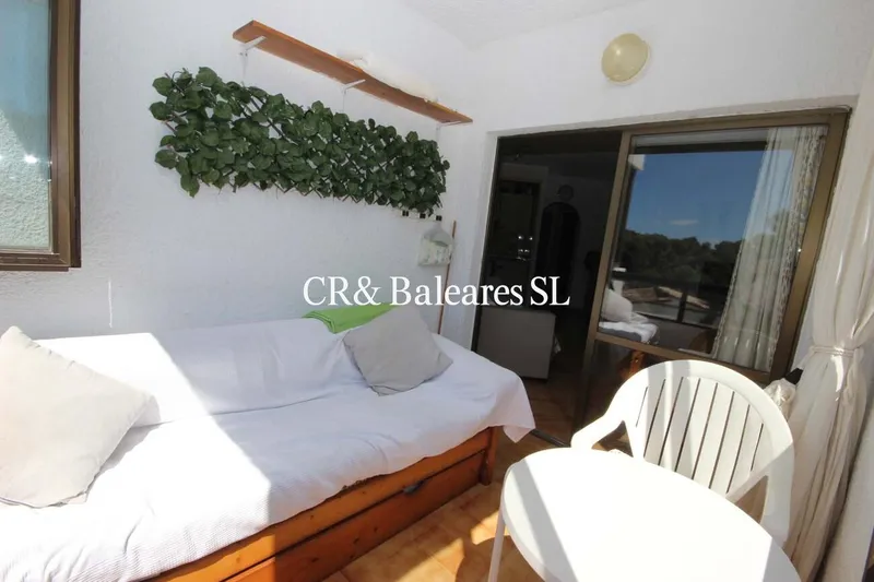 Lovely top floor studio apartment — photo 2