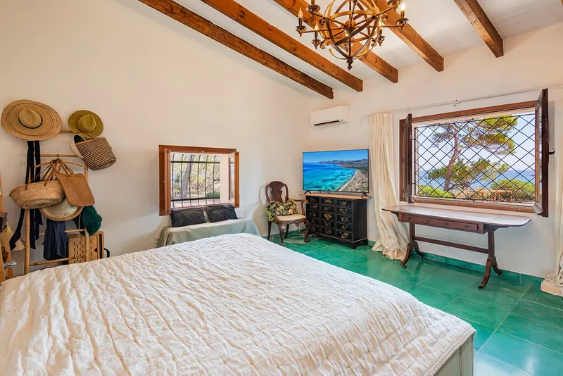 Quiet location country property for sale in Santanyi with mountain view and sea views — photo 12