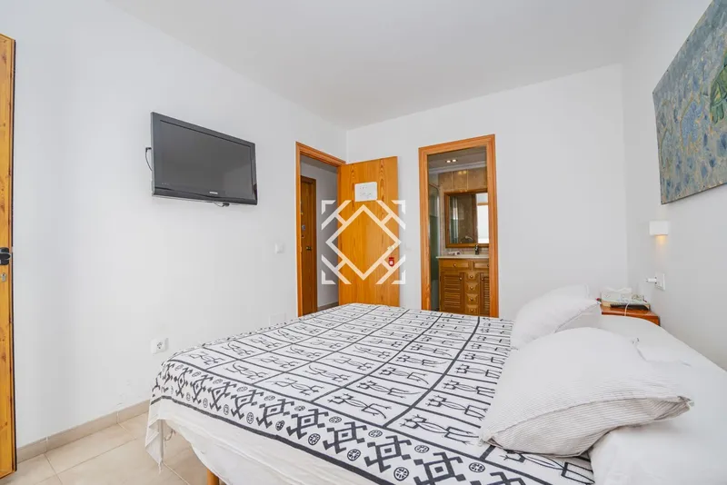 Spacious and bright flat for sale with a large terrace in Puerto de Alcudia — photo 12