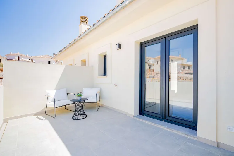 New build semi-detached house near the sea in Cala Romántica — photo 6