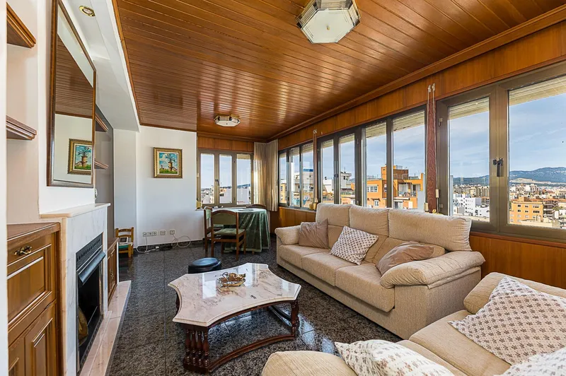 Penthouse with Clear Views and Parking Space on Calle Aragón — photo 1