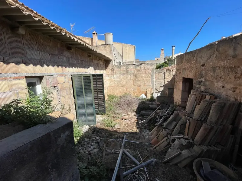 Village house of 239m2 built with high ceilings and exposed beams, garden and garage, located in the heart of the picturesque medieval village — photo 9