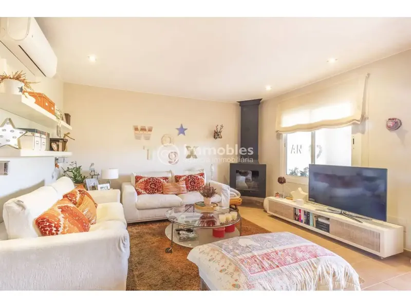 Esta encantadora casa adosada en Búger cuenta con una superficie total de 226 m², distribuidos en cocina amueblada y equipada, amplio salón — photo 11