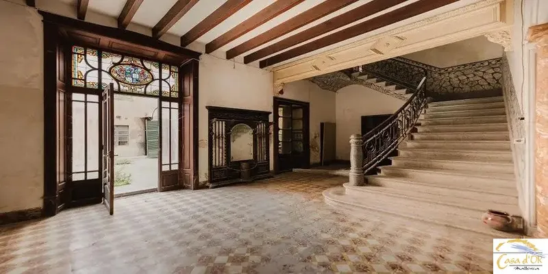 Historic townhouse with 13 rooms and great potential in the heart of Manacor — photo 1
