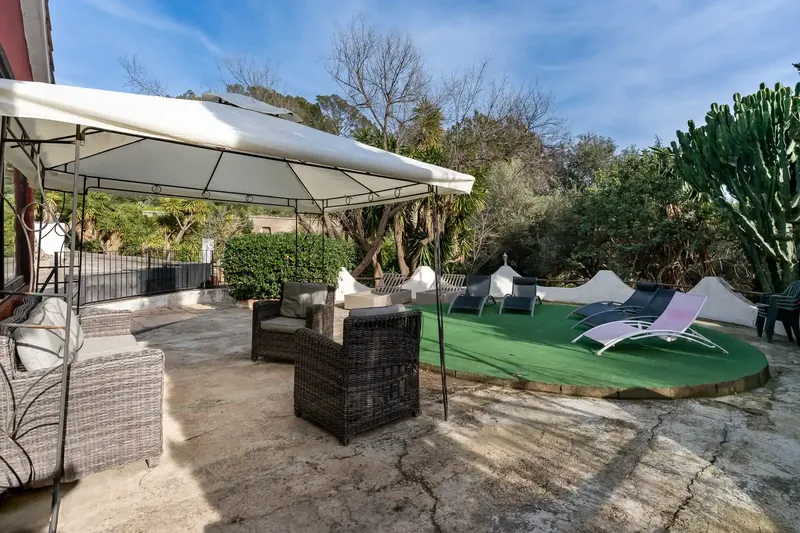 Located in the Genova area, the property has a land area of 2,571 m² and includes two buildings. The main building is — photo 8