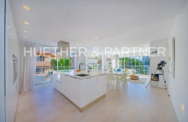 This modern and bright penthouse is located in one of the most coveted and exclusive residential complexes in Porto Cristo. Even the facade — photo 4