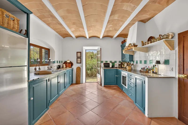 Authentic finca near Santanyí with guest house, winter garden and open views — photo 11