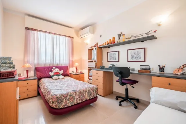 Bright penthouse with large terrace for sale in Santa Catalina, Palma de Mallorca — photo 6