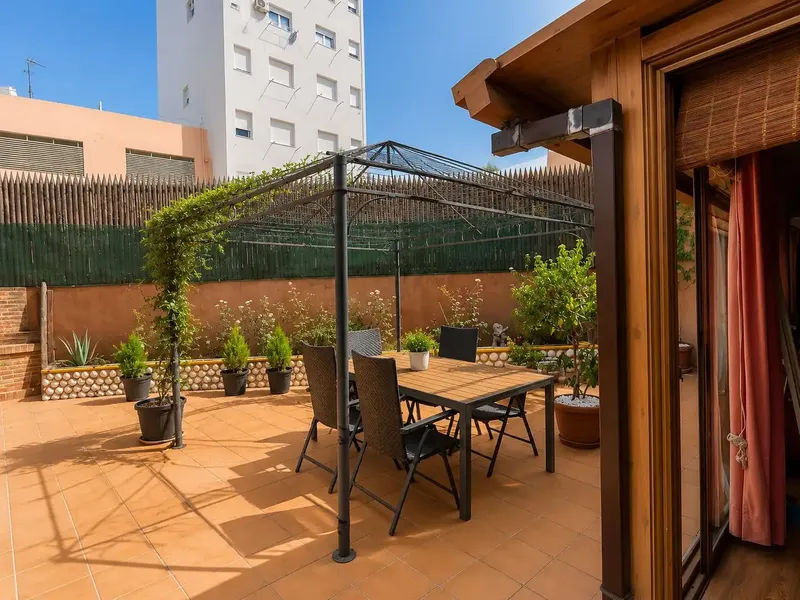Apartment for sale in the Ponent area, Palma, an excellent opportunity for those seeking space, a large terrace and the possibility of pers — photo 1