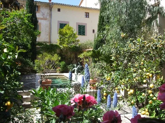 Amazing sixteenth-century palace with garden and pool situated in the historic centre of Sóller in Mallorca — photo 11