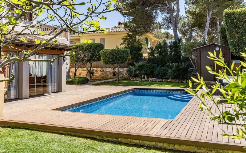 This beautiful villa in El Toro is located in a quiet residential area, a short distance from the luxurious marina of Port Adriano and — photo 6