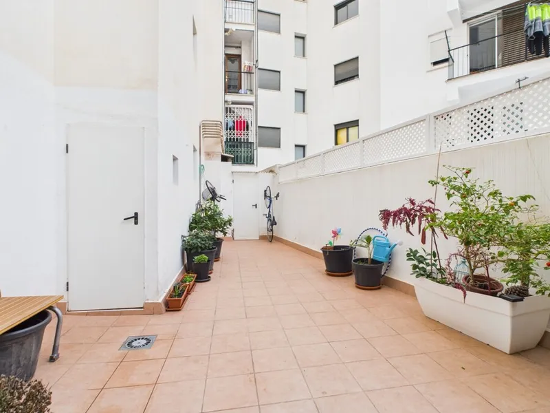 Three Bedroom Apartment with Spacious Terrace — photo 9