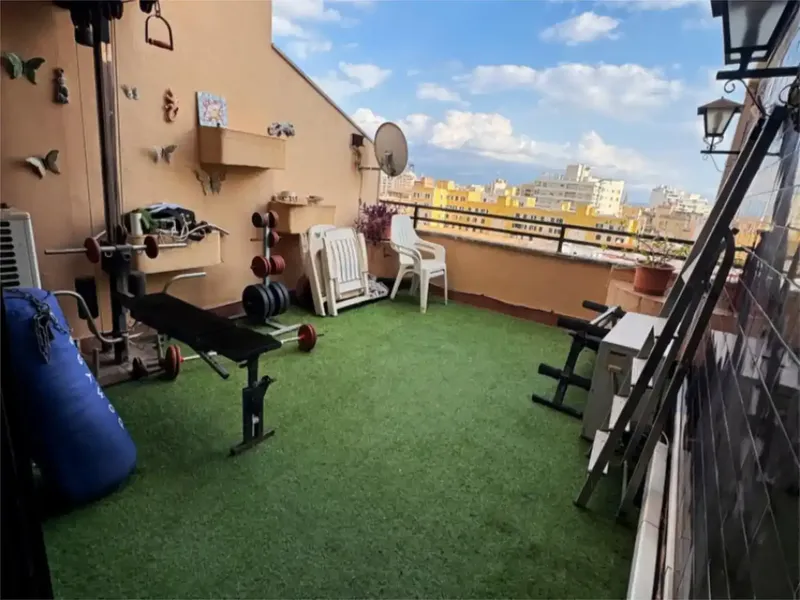 Descubre este espectacular ático de 250 m² ubicado en Palma, concretamente junto al Paseo Mallorca y Santa Catalina o la Riera que combina l — photo 2
