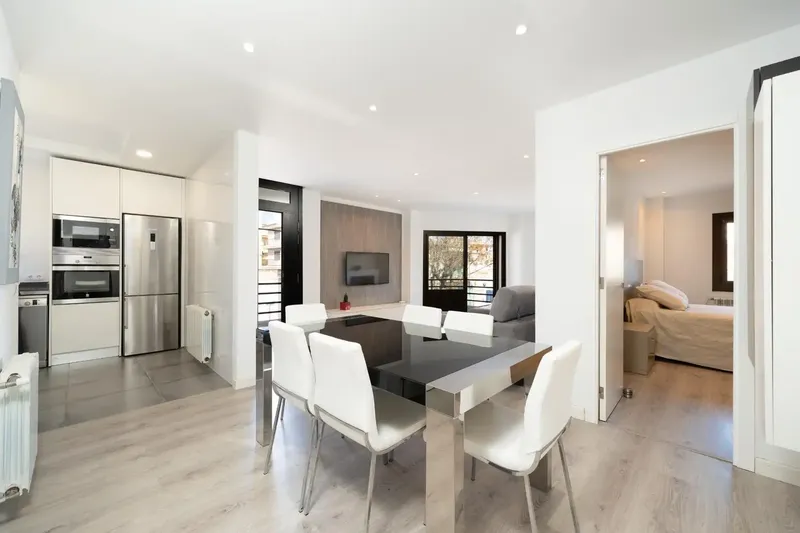 Located in one of the most prestigious areas of S’Illot, in Cala Morlanda, this magnificent property perfectly combines comfort, style — photo 2