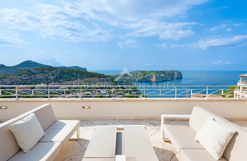 Luxury Penthouse with Fantastic Sea Views in Puerto de Andratx — photo 1