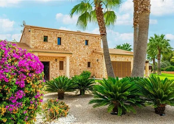 Detached house in Santa Eugenia — photo 1
