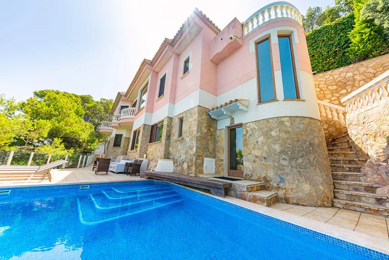 Exceptional villa on the first sea line in a prime location in Santa Ponsa — photo 5