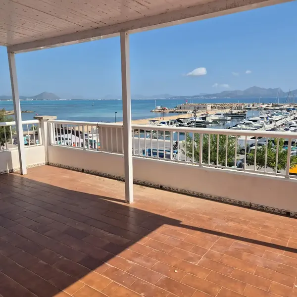 Building for sale with sea views on the first line — photo 9